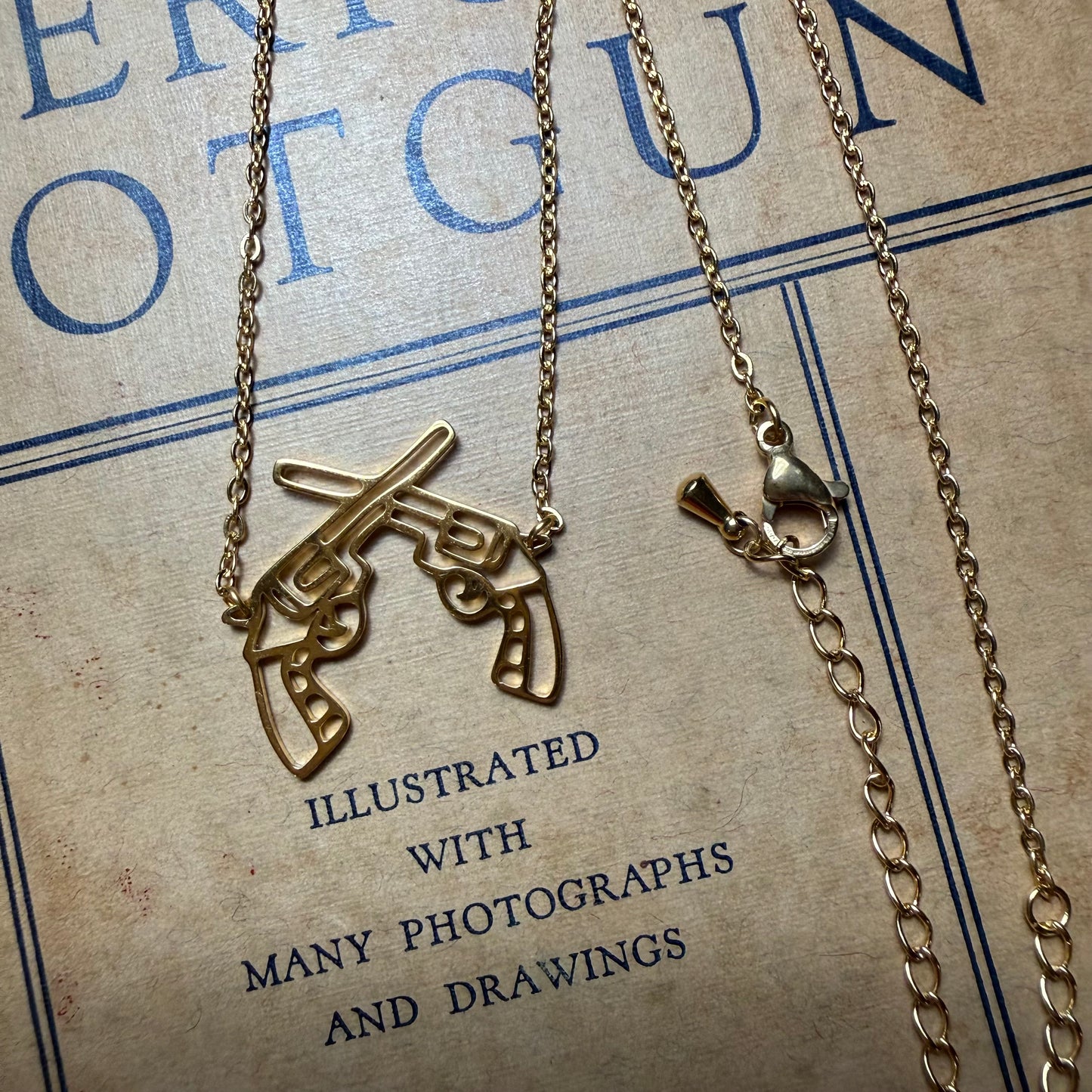 CROSSED REVOLVERS